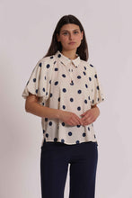 Carica l'immagine nel visualizzatore di Gallery, blusa con maniche a palloncino fantasia pois  - mimì muà - panna nero
