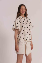 Carica l'immagine nel visualizzatore di Gallery, blusa con maniche a palloncino fantasia pois  - mimì muà - panna blu
