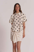Carica l'immagine nel visualizzatore di Gallery, blusa con maniche a palloncino fantasia pois  - mimì muà - panna blu
