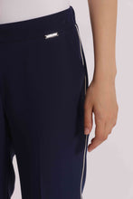 Carica l'immagine nel visualizzatore di Gallery, pantalone con bottone a contrasto  - mimì muà - blu
