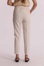 Carica l'immagine nel visualizzatore di Gallery, pantalone sigaretta con elastico dietro - mimì muà - latte
