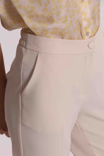 Carica l'immagine nel visualizzatore di Gallery, pantalone sigaretta con elastico dietro - mimì muà - latte
