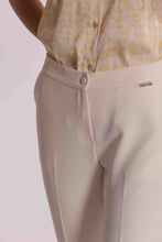 Carica l'immagine nel visualizzatore di Gallery, pantalone sigaretta con elastico dietro - mimì muà - latte
