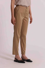 Carica l'immagine nel visualizzatore di Gallery, pantalone in cotone con elastico  - mimì muà - cammello
