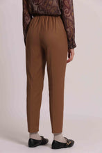 Carica l'immagine nel visualizzatore di Gallery, pantalone sigaretta con elastico dietro - mimì muà - cammello
