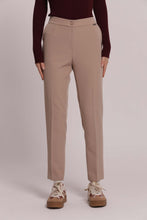 Carica l'immagine nel visualizzatore di Gallery, pantalone sigaretta con elastico dietro - mimì muà - beige chiaro
