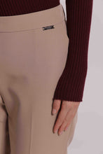 Carica l'immagine nel visualizzatore di Gallery, pantalone sigaretta con elastico dietro - mimì muà - beige chiaro
