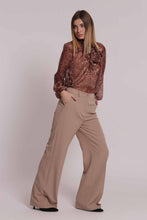 Carica l'immagine nel visualizzatore di Gallery, pantalone palazzo con elastico dietro - mimì muà - beige chiaro
