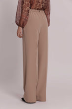 Carica l'immagine nel visualizzatore di Gallery, pantalone palazzo con elastico dietro - mimì muà - beige chiaro
