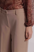 Carica l'immagine nel visualizzatore di Gallery, pantalone palazzo con elastico dietro - mimì muà - beige chiaro
