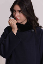 Carica l'immagine nel visualizzatore di Gallery, cappotto corto con collo effetto pelliccia - mimì muà -  blu
