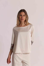Carica l'immagine nel visualizzatore di Gallery, blusa con paillettes fantasia animalier - mimì muà - latte
