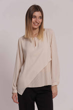 Carica l'immagine nel visualizzatore di Gallery, blusa con apertura frontale diagonale  - mimì muà - panna
