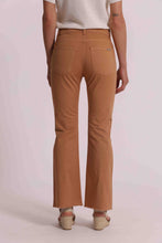 Carica l'immagine nel visualizzatore di Gallery, pantalone cropped flare in bengalina  - mimì muà - nocciola
