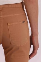 Carica l'immagine nel visualizzatore di Gallery, pantalone cropped flare in bengalina  - mimì muà - nocciola
