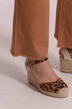 Carica l'immagine nel visualizzatore di Gallery, pantalone cropped flare in bengalina  - mimì muà - nocciola
