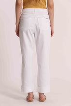 Carica l'immagine nel visualizzatore di Gallery, jeans cropped con risvoltino bianco  - mimì muà - bianco
