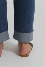 Carica l'immagine nel visualizzatore di Gallery, jeans cropped con risvoltino bianco  - mimì muà - blu medio
