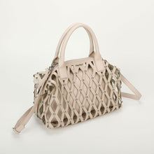 Carica l&#39;immagine nel visualizzatore di Gallery, borsa bauletto effetto rete con borchie - mimì muà - beige

