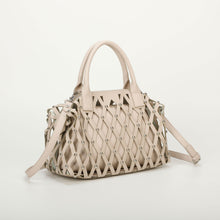 Carica l&#39;immagine nel visualizzatore di Gallery, borsa bauletto effetto rete con borchie - mimì muà - beige
