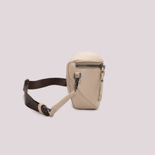 Carica l'immagine nel visualizzatore di Gallery, borsa marsupio con tracolla logata - mimì muà -  beige
