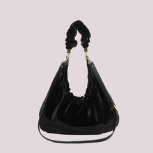 Carica l'immagine nel visualizzatore di Gallery, borsa a sacca in velluto - mimì muà -  nero
