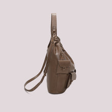Carica l'immagine nel visualizzatore di Gallery, borsa a spalla con tasche  - mimì muà - fango
