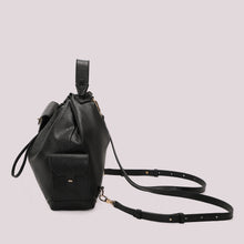 Carica l'immagine nel visualizzatore di Gallery, zaino con tasche  - mimì muà -  nero
