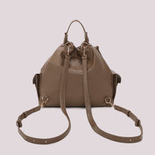 Carica l'immagine nel visualizzatore di Gallery, zaino con tasche  - mimì muà -  fango
