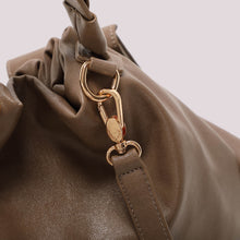 Carica l'immagine nel visualizzatore di Gallery, zaino con tasche  - mimì muà -  fango

