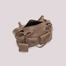 Carica l'immagine nel visualizzatore di Gallery, borsa a braccio con tasche  - mimì muà - fango
