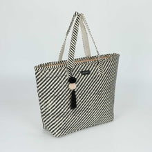 Carica l&#39;immagine nel visualizzatore di Gallery, borsa shopper a righe oblique in straw paper - mimì muà - nero
