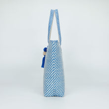 Carica l&#39;immagine nel visualizzatore di Gallery, borsa shopper a righe oblique in straw paper - mimì muà - blu
