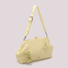 Carica l'immagine nel visualizzatore di Gallery, borsa a bauletto  con fiori- mimì muà - giallo chiaro
