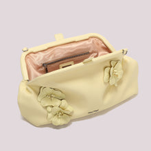 Carica l'immagine nel visualizzatore di Gallery, borsa a bauletto  con fiori- mimì muà - giallo chiaro
