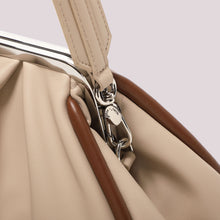 Carica l'immagine nel visualizzatore di Gallery, borsa clutch morbida con chiusura a sfere - mimì muà  -  beige
