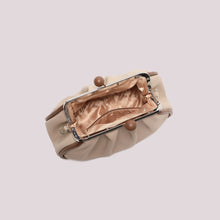 Carica l'immagine nel visualizzatore di Gallery, borsa clutch morbida con chiusura a sfere - mimì muà  -  beige
