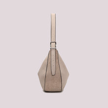 Carica l'immagine nel visualizzatore di Gallery, borsa a spalla  con fianchi effetto camoscio - mimì muà  -  beige
