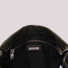 Carica l'immagine nel visualizzatore di Gallery, borsa a busta con charme e cuore - mimì muà -  verde militare

