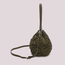 Carica l'immagine nel visualizzatore di Gallery, borsa secchiello effetto piumino - mimì muà -  verde militare
