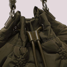 Carica l'immagine nel visualizzatore di Gallery, borsa secchiello effetto piumino - mimì muà -  verde militare
