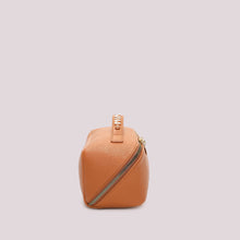 Carica l'immagine nel visualizzatore di Gallery, beauty case set da 3 con scritta  - mimì muà  -  cuoio

