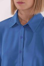 Carica l&#39;immagine nel visualizzatore di Gallery, camicia over cropped - mimì muà - blu indaco
