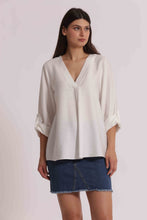 Carica l'immagine nel visualizzatore di Gallery, blusa con maniche 3/4  - mimì muà - bianco
