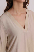 Carica l'immagine nel visualizzatore di Gallery, blusa con maniche 3/4  - mimì muà - beige
