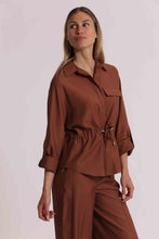 Carica l'immagine nel visualizzatore di Gallery, camicia con cinturino regolabile  - mimì muà - tabacco

