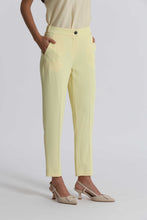 Carica l'immagine nel visualizzatore di Gallery, pantalone con elastico in vita - mimì muà - giallo chiaro
