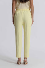 Carica l'immagine nel visualizzatore di Gallery, pantalone con elastico in vita - mimì muà - giallo chiaro
