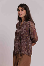 Carica l'immagine nel visualizzatore di Gallery, blusa in fantasia paisley scollo a v  - mimì muà - prugna

