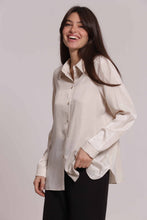 Carica l'immagine nel visualizzatore di Gallery, camicia uomo in mano seta - mimì muà - panna
